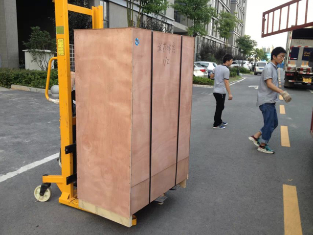 Sealing machines in wooden Case for shipping