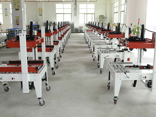 Plant workshop for carton sealing machines.jpg