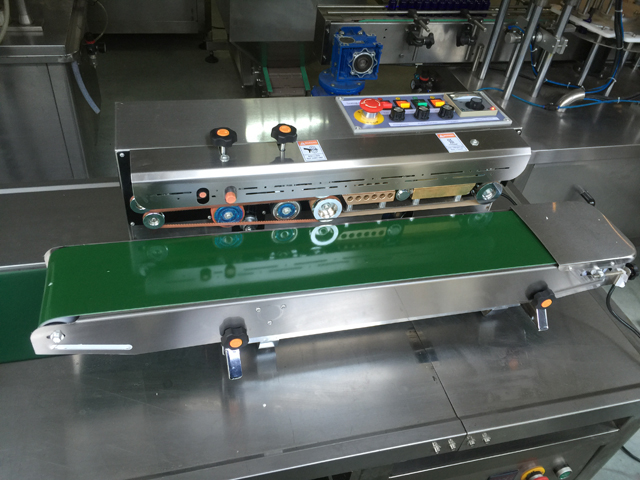 Continuous band sealing machine Plastic pre-made bags sealer with embossing printer semi automatic