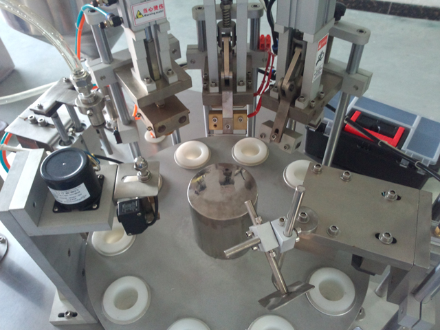 TUBES FILLING sealing machine.jpg